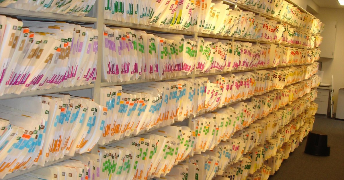 Estantes de expedientes para manejo de archivos empresariales Estantes de expedientes para representar manejo de archivos, permisos y versiones en pymes