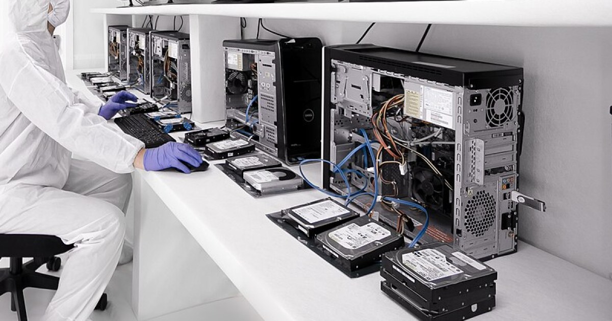 Laboratorio de peritaje informatico para preservar evidencia digital en equipos, discos, correo y mensajeria